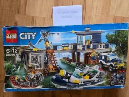 LEGO SWAMP POLICE STATION