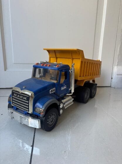Bruder MACK Granite Construction Truck